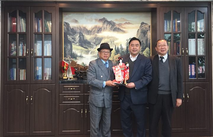 趙振元與陳宗欣教授、蛯子晴夫總經(jīng)理親切合影.png