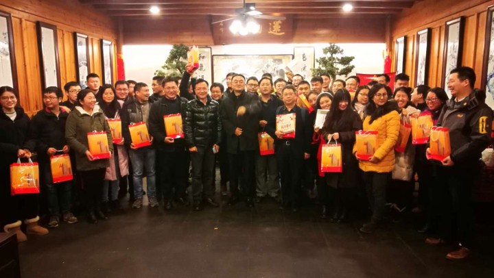 2-收到趙振元同志的慰問，欣喜寫在現(xiàn)場(chǎng)每一位工作人員的臉上.jpg