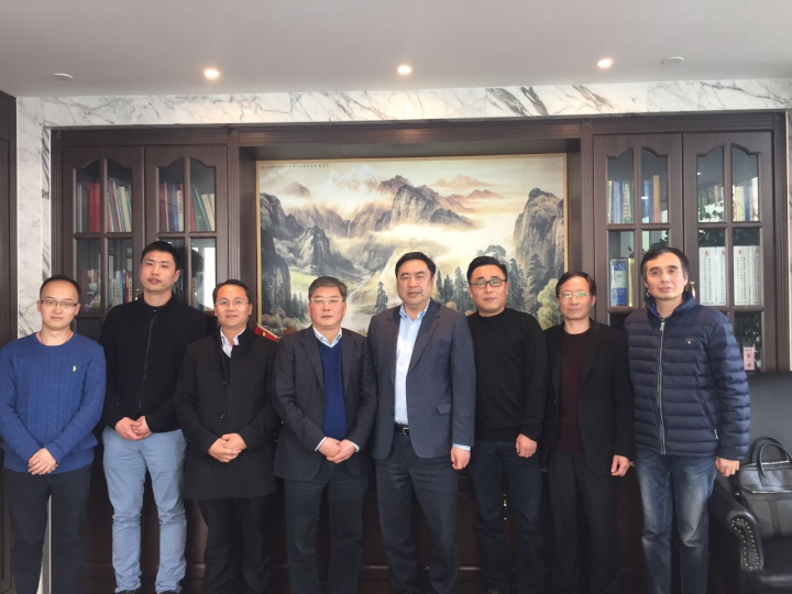2-趙振元、孫明、余才志、趙遠遠同志與無錫產(chǎn)業(yè)集團副總經(jīng)理張曉耕一行親切合影.jpg