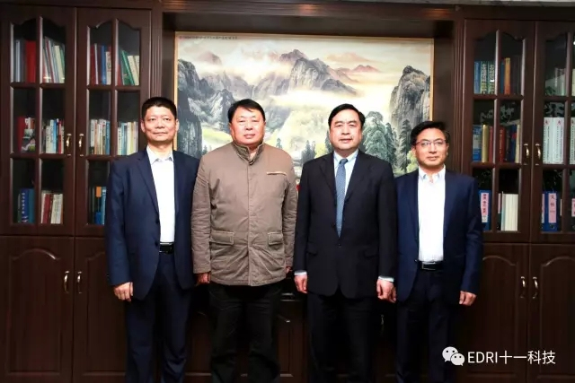 9-趙振元與叢亞東、王鵬程、劉成江在辦公室親切合影.webp.jpg
