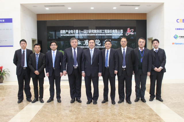 3-趙振元董事長(zhǎng)、高級(jí)副院長(zhǎng)季超等與上海寶冶集團(tuán)白小虎董事長(zhǎng)、陳剛總經(jīng)理一行親切合影.jpg
