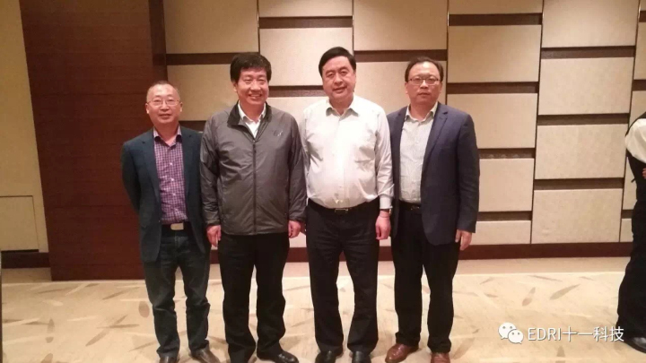 3-趙振元同志與劉濟東、樊后檐、王明云同志親切合影.jpg