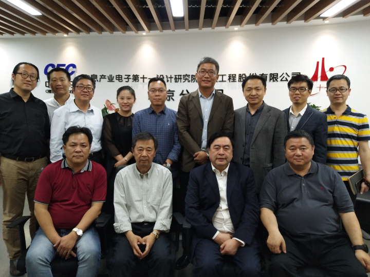 3-趙振元，白焰與參加會(huì)議干部合影留念.jpg