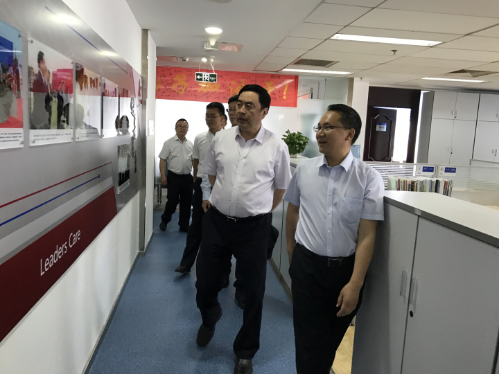 11-趙院長同志參觀天津分院辦公室，并親切看望分院的同志們.jpg